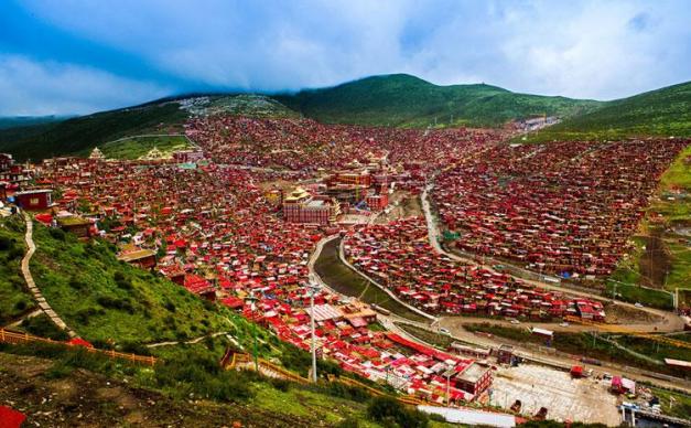 西宁集合10日甘南自驾：色达+扎尕那+郎木寺+莲宝叶则+三江源+坎布拉青海环线之旅