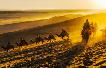 全国出发甘肃新疆4日自驾游：丹霞-嘉峪关城楼-火焰山-葡萄沟4日自驾游-游推荐