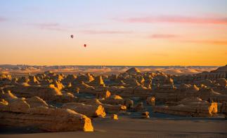 成都出发西北/北疆17日环线自驾：莫高窟-鸣沙山-火焰山-魔鬼城-那拉提17日自驾游自驾游