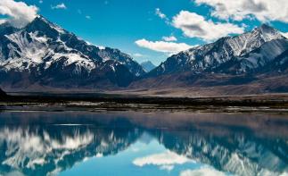 烏魯木齊出發(fā)南疆14日落地自駕游:博斯騰湖-庫車大峽谷-喀什老城-沙漠公路14日自駕游自駕游