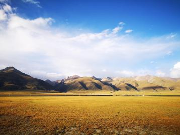 拉萨集合新疆阿里18日落地自驾游：珠穆朗玛峰-独库公路-塔克拉玛干沙漠18日新藏大环线