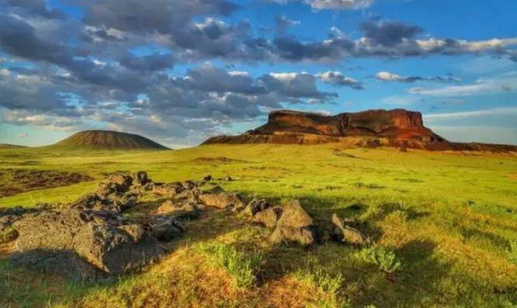 北京周边2日自驾游：探神秘草原火山、观辉腾锡勒草原亚洲最大风车阵自驾游