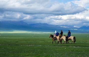 厦门出发新疆13日自驾游：天山天池+乌尔禾魔鬼城+塞里木湖+巴音布鲁克13日自驾游（含机票）-游推荐