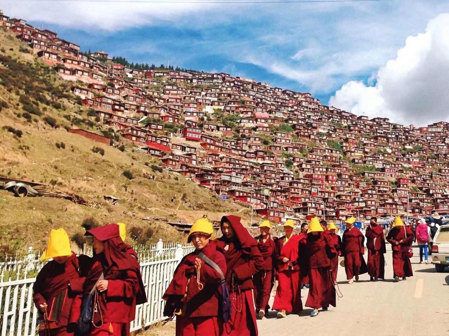 成都出发川西6日自驾游：稻城亚丁-色达佛国-新都桥6日自驾游自驾游