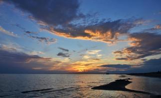 乌鲁木齐集合新疆9日落地自驾游：克孜尔千佛洞+卡拉库里湖+塔克拉玛干大沙漠穿越9日自驾游自驾游