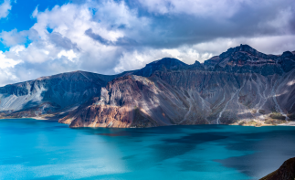 乌鲁木齐集合新疆8日落地自驾游：那拉提大草原-巴音布鲁克大草原-天山神秘大峡谷-库木塔格沙漠-吐鲁番自驾游