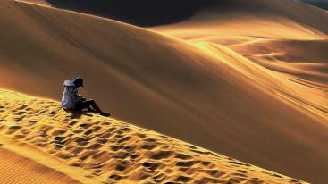 成都发往新疆23日自驾游；鸣沙山--那拉提大草原-布尔津五彩滩23日自驾-推荐