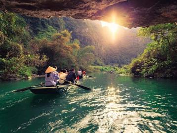 广东出发越南越美7日自驾游：下龙湾-巴亭广场-陆龙湾-安子山7日越南休闲自驾游