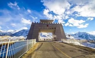 乌鲁木齐集合8日南疆落地自驾游：帕米尔-独库公路-喀什-巴音郭楞8日落地自驾游（含机票）自驾游