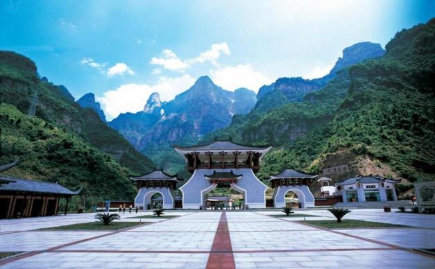 西安出发贵州湖南8日自驾游：西江千户苗寨-芙蓉镇-张家界-黄龙洞8日自驾游