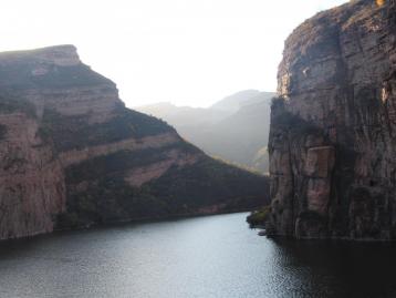 北京周边邢台2日自驾游：峡沟挂壁公路-王硇石楼-京娘湖太行秋色2日自驾游