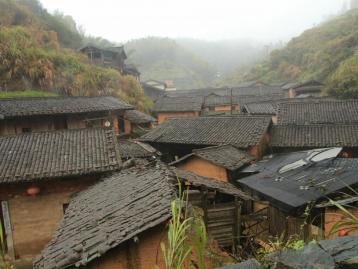 厦门周边2日自驾游：龙岩长汀品客家美食-体验富溪生态漂流-丁屋岭看客家文化2日游