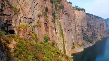 辉县集合南太行挂壁公路3日自驾游：崖上飞车穿越5大挂壁-跨越中原第一玻璃桥-推荐