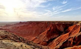 北京出发内蒙锡林郭勒3日自驾游：赏大红山丹霞-二连国门-草原戈壁穿越自驾自驾游