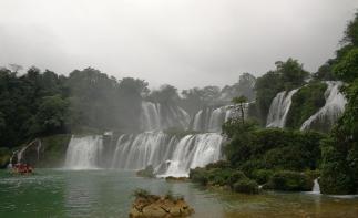 广东出发广西中越边境5日自驾游：百色巴马-靖西鹅泉-德天瀑布特色5日自驾游自驾游