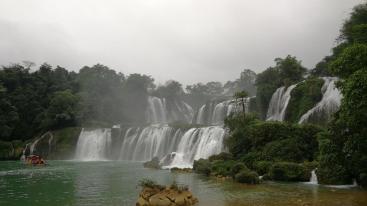 广东出发广西中越边境5日自驾游：百色巴马-靖西鹅泉-德天瀑布特色5日自驾游-推荐