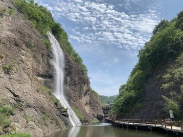 武汉出发安徽3日自驾游：蓝溪小镇-皖西大裂谷-万佛湖-三河古镇3日自驾游