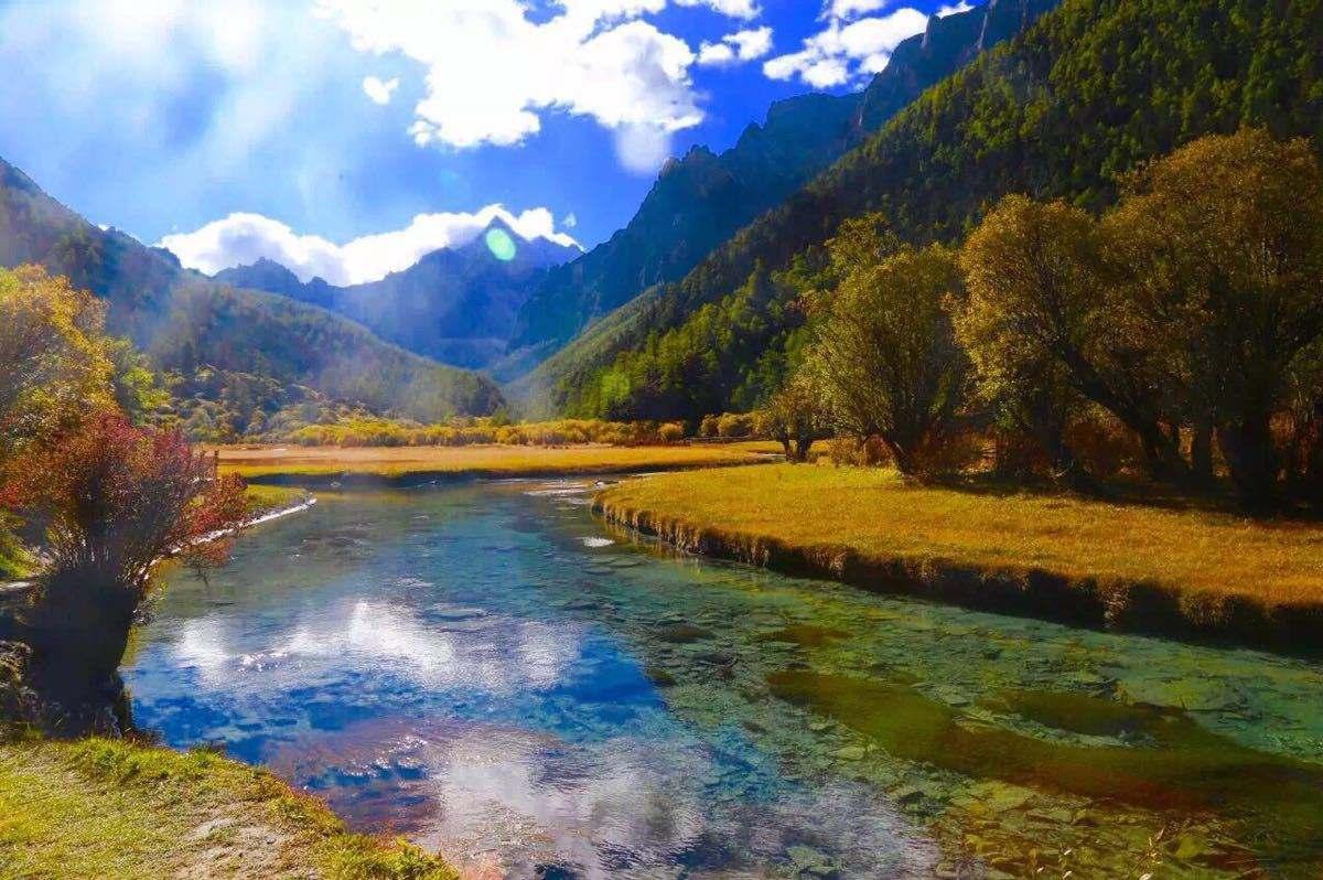 成都出发川西6日自驾游：新都桥-稻城亚丁-塔公草原-墨石公园-甲居藏寨6月自驾游自驾游