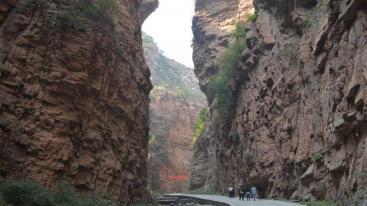 北京周边2日自驾游：邢台峡谷群-鹊山湖-鹊山庙河北2日自驾游-推荐