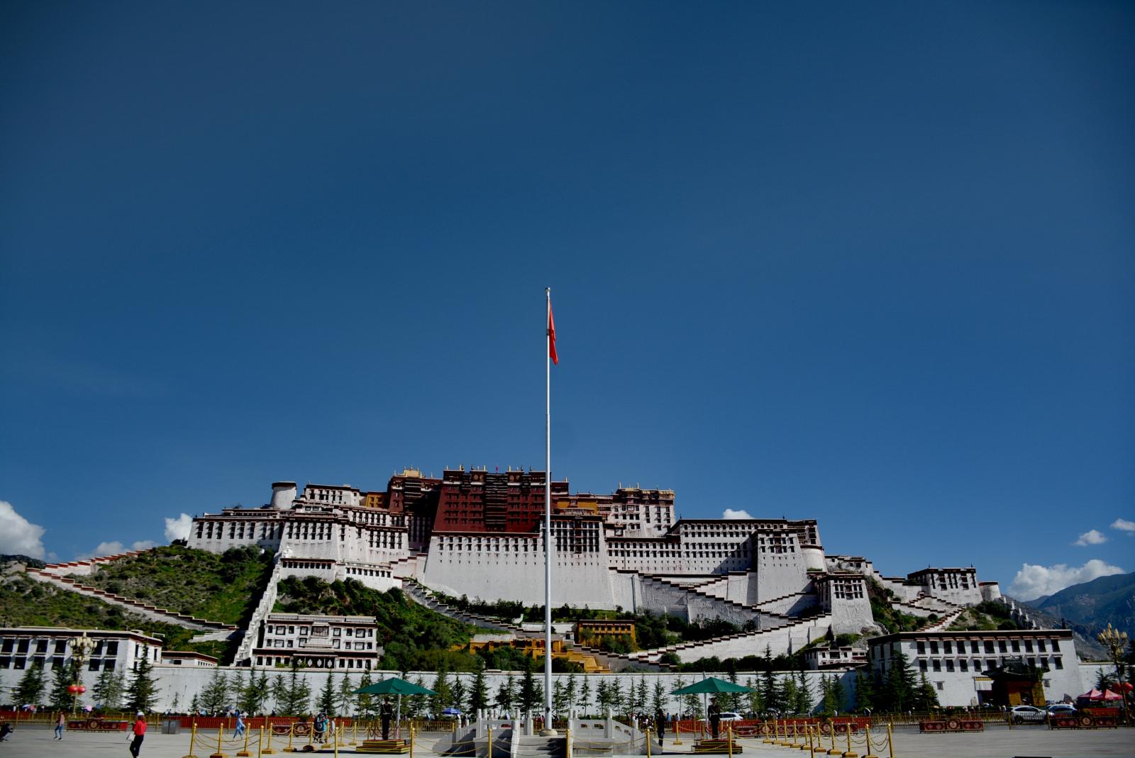 拉萨集合7日西藏落地自驾游：布达拉宫-巴松措-南伊沟-雍布拉康7日冬游西藏自驾游自驾游