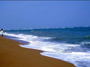 海南环岛5日落地自由行：骑楼老街-滨海公路-游艇出海-三亚海滩5日自驾游