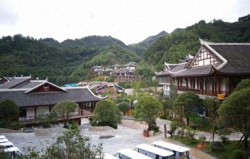 湖南出发贵州2日周末自驾游：泡剑河温泉-船游清江湖-观灯关秀2日贵州自驾-游推荐