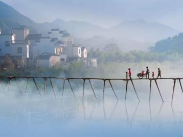 山东出发安徽天路5日游：水上红杉节-桃花潭-查济古镇-采石矶赏秋休闲5日游