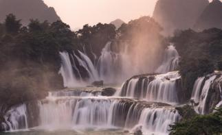 成都出發(fā)廣西貴州6日自駕游：萬尾金灘-德天瀑布-越南風情街-萬峰林6日自駕游自駕游