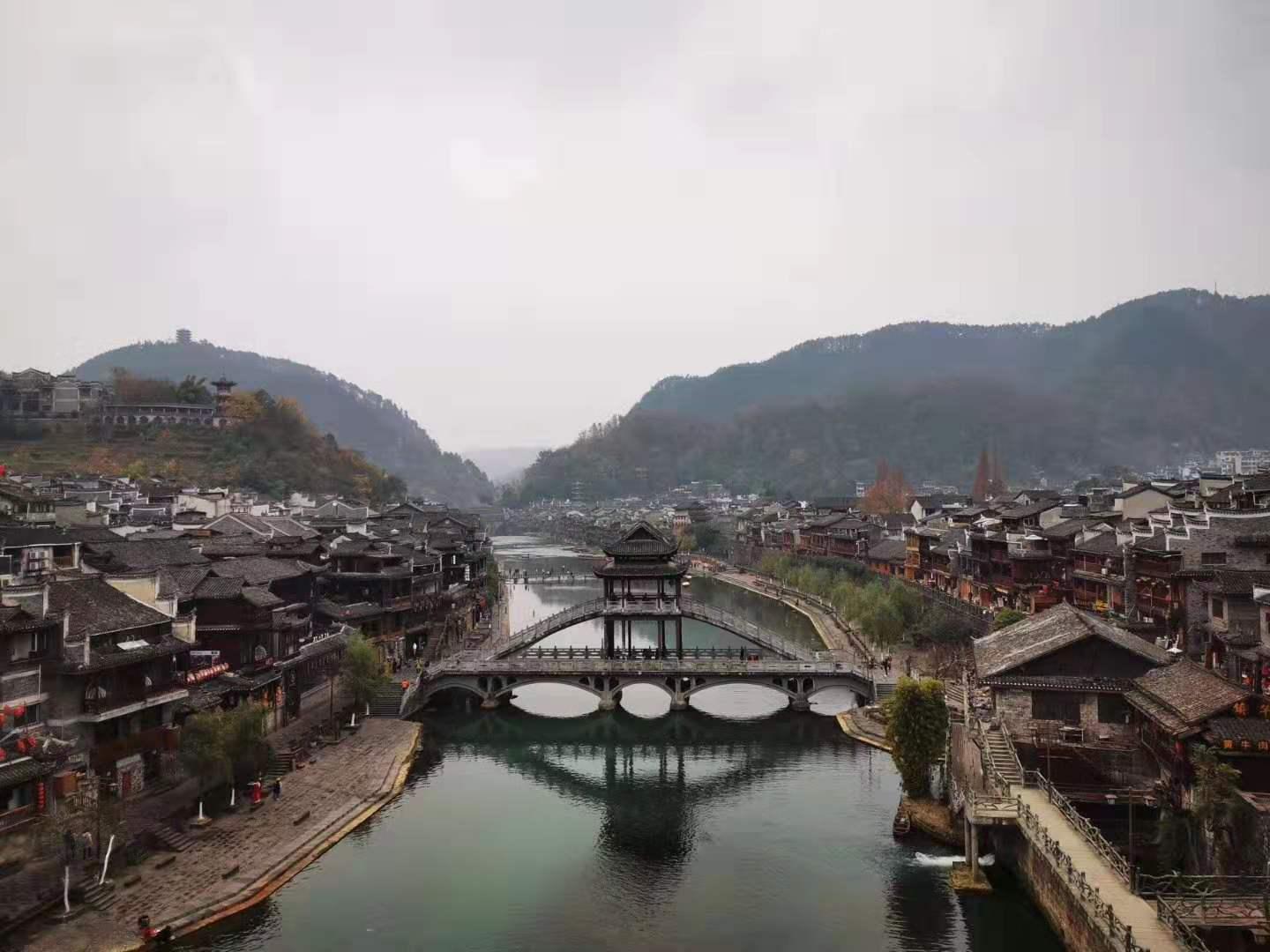 成都出发湘西6日自驾：酉阳桃花源-凤凰古城-芙蓉古镇6日自驾自驾游