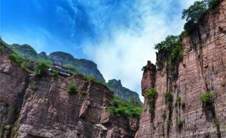 湖北出發(fā)穿越掛壁過大年5天自駕活動(dòng)：輝縣—郭亮村—昆山掛壁公路—司徒小鎮(zhèn)打鐵花—陜州地坑院—洛陽古鎮(zhèn)自駕游