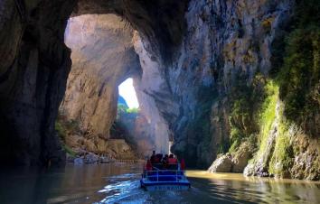 重庆出发贵州4日自驾游：九洞天-乌江源百里画廊-鸡鸣三省-茅台镇4日自驾游-游推荐