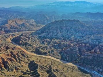 银川集合6日宁夏沙漠越野自驾游：巴尔斯圣山-外星谷-腾格里沙漠-天鹅湖沙漠越野-沙漠公路
