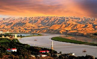 银川集合西北沙漠越野5日自驾游：贺兰山-镇北堡影城-沙坡头-阿拉善英雄会5日自驾游自驾游