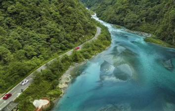 成都周边2日周末自驾游：二郎山喇叭河-鹿池-杜鹃花-动植物乐园2日自驾游-游推荐