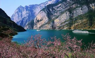 重庆周边自驾4日游：城口赏九重花岭-穿越大巴山-兰英大峡谷-眺望三峡之巅4日自驾游自驾游