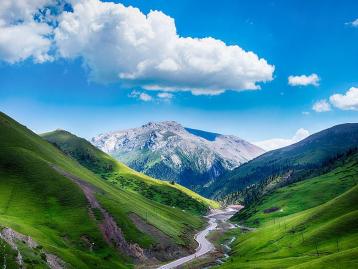 新疆9日西疆南疆自驾游：赛里木湖-喀拉峻-巴音布鲁克-库车大峡谷-独库公路-伊昭公路