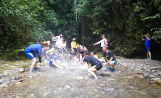 貴州十二背后集合溯溪徒步2自駕游：溯溪徒步-游船-戲水-竹筏-燒烤-一線天探索秘境2日自駕游自駕游