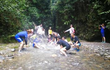贵州十二背后集合溯溪徒步2自驾游：溯溪徒步-游船-戏水-竹筏-烧烤-一线天探索秘境2日自驾游-游推荐