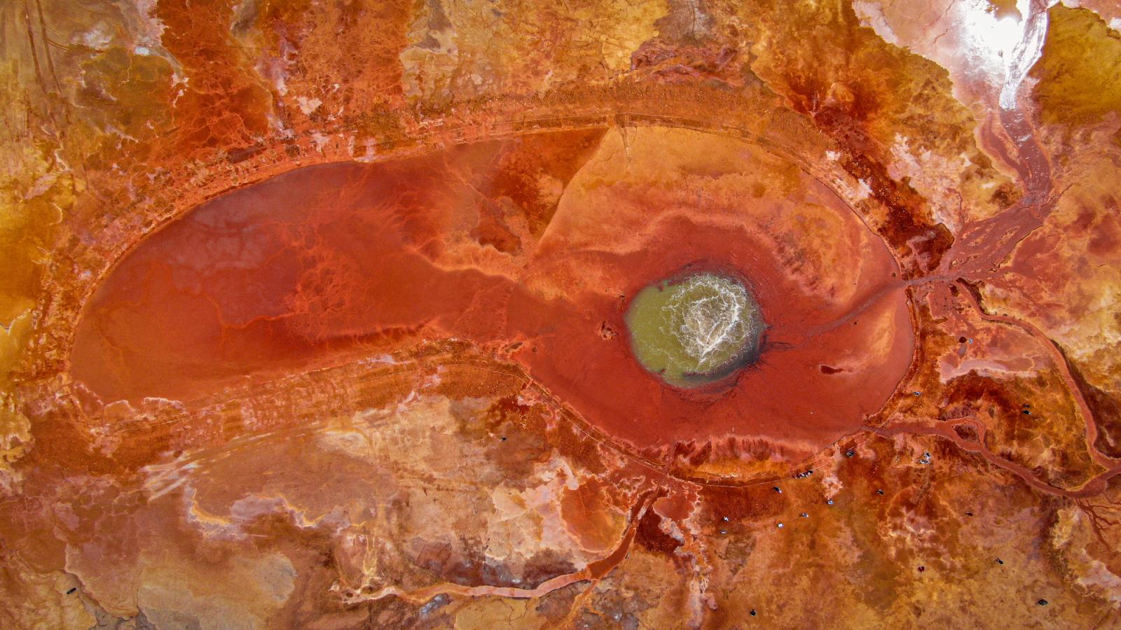 成都集合恶魔之眼12日自驾游：恶魔之眼艾肯泉-水上雅丹-可可西里无人区-U型天路-东台吉乃尔湖-火星自驾游