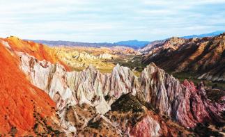 银川集合-阿拉善-甘肃7日精品小包团： 腾格里沙漠天鹅湖-阿拉善天池-外星谷-冰沟河7日6晚落地精品自驾游