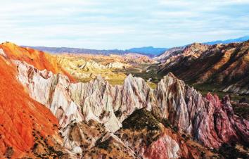 銀川集合-阿拉善-甘肅7日精品小包團(tuán)： 騰格里沙漠天鵝湖-阿拉善天池-外星谷-冰溝河7日6晚落地精品-游推薦