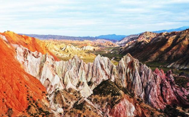 银川集合-阿拉善-甘肃7日精品小包团： 腾格里沙漠天鹅湖-阿拉善天池-外星谷-冰沟河7日6晚落地精品小包团