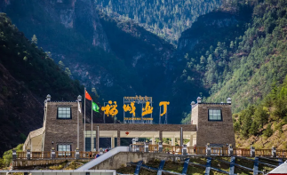 『国庆自驾』重庆出发到稻城亚丁6日自驾，稻城亚丁-香格里拉-俄初山行摄318国道极致秋色6日自驾。自驾游