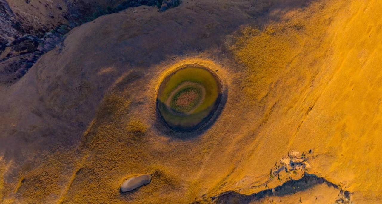 成都出发格聂南线8日穿越摄影旅拍：新都桥-墨石公园-措普沟-格聂之眼-冷谷寺-网红鱼子西-乡城8日摄自驾游