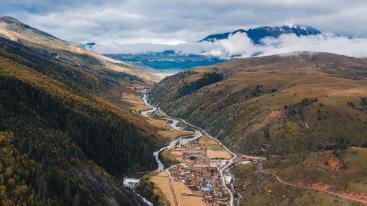 成都出发甘孜4日自驾：勒通古镇-千户藏寨-长青春科尔寺-墨石公园4日自驾-推荐