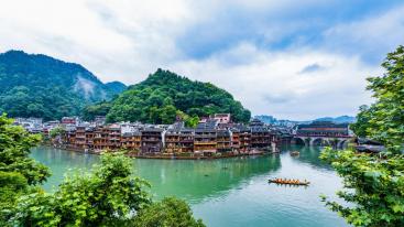 成都出发湘西6日自驾：恩施大峡谷-凤凰古城-芙蓉古镇-土家文化体验6日自驾游-推荐