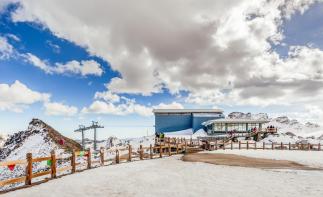 成都出发阿坝州5日自驾：莫郎节祈福瞻佛-达古冰川-茂县古羌城5日自驾自驾游