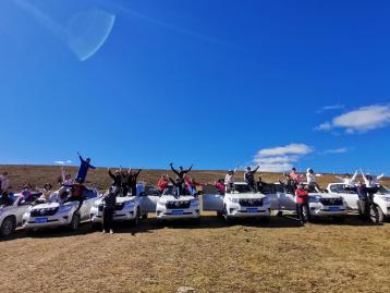 四川出发自驾川藏线12日落地含车豪华游：稻城亚丁-圣象天门-然乌湖-布达拉宫-丁真家乡12日西藏自驾