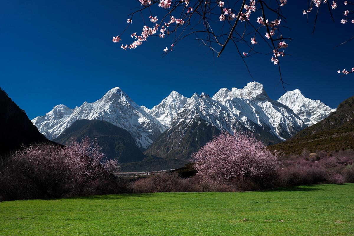 成都出发西藏拉萨10日自驾游：川藏线-林芝桃花节-拉萨10日自驾游自驾游