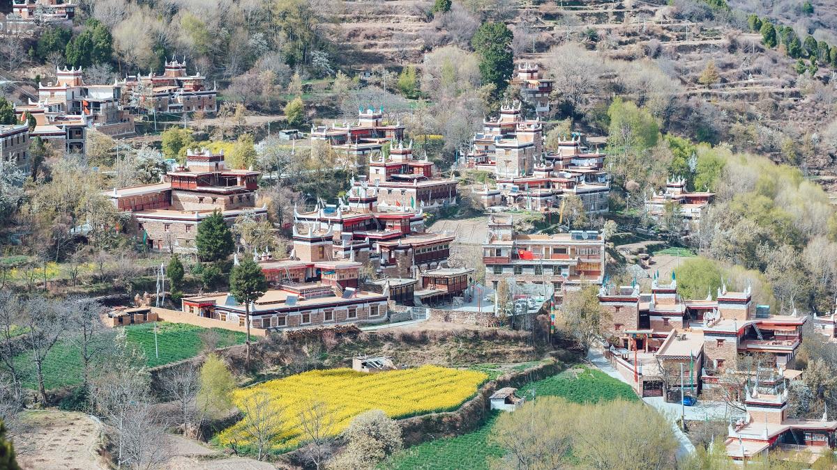 成都周边3日春季自驾游：金川梨花-西索民居-丹巴甲居藏寨3日休闲赏花自驾游自驾游